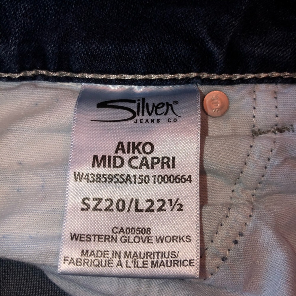 Silver capris - Picture 3 of 3